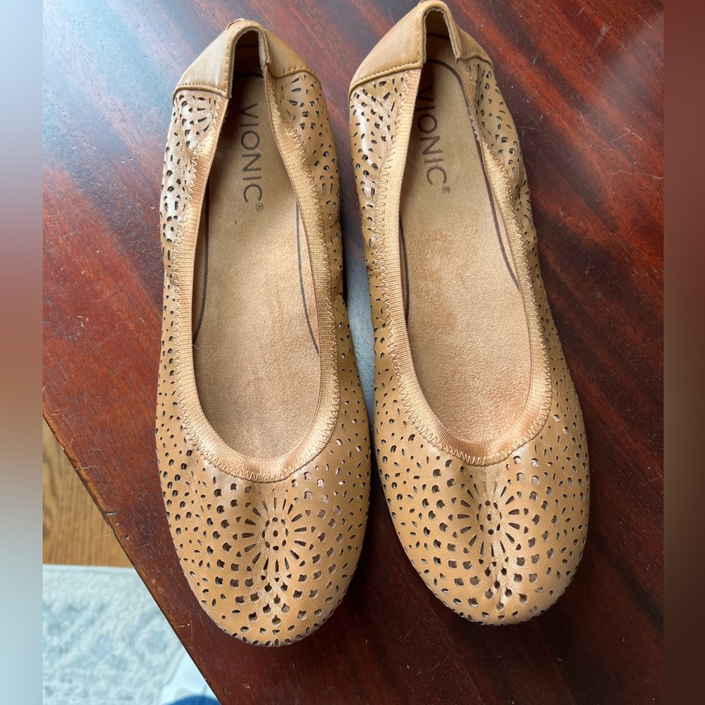 Vionic Women's Toffee Perforated Ballet Flats - removable Orthotic insoles 7.5